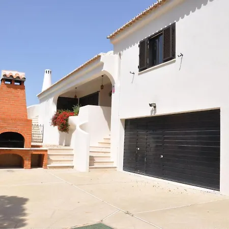 A Lovely 3 Bedroom With Private Pool And Gardens Close To Marina Vilamoura