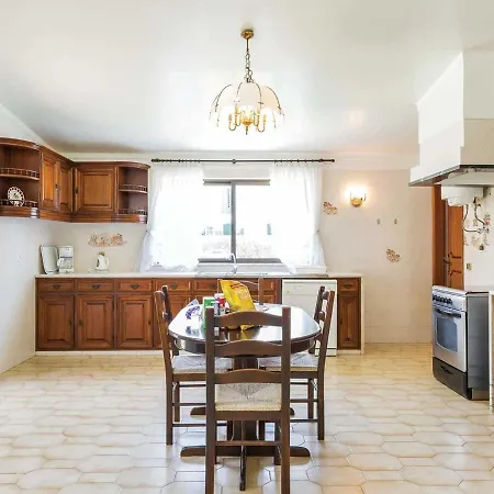 A Lovely 3 Bedroom With Private Pool And Gardens Close To Marina *