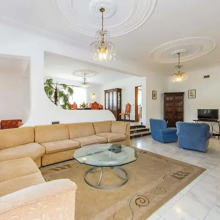 A Lovely 3 Bedroom With Private Pool And Gardens Close To Marina * Vilamoura