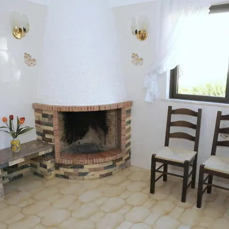 A Lovely 3 Bedroom With Private Pool And Gardens Close To Marina
