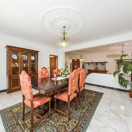 Villa A Lovely 3 Bedroom With Private Pool And Gardens Close To Marina *
