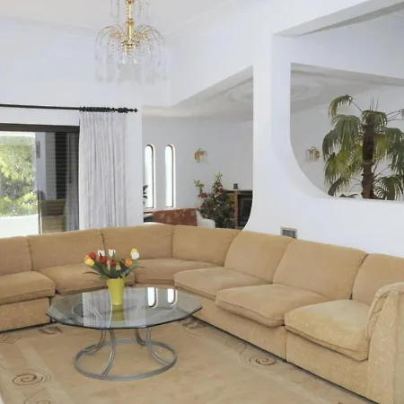 Villa A Lovely 3 Bedroom With Private Pool And Gardens Close To Marina *