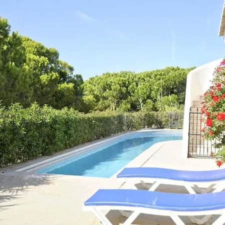 A Lovely 3 Bedroom With Private Pool And Gardens Close To Marina *